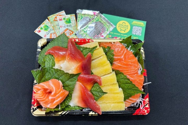 Set sashimi cá hồi tươi Nauy + cá trích ép trứng + sò đỏ cho 2 người