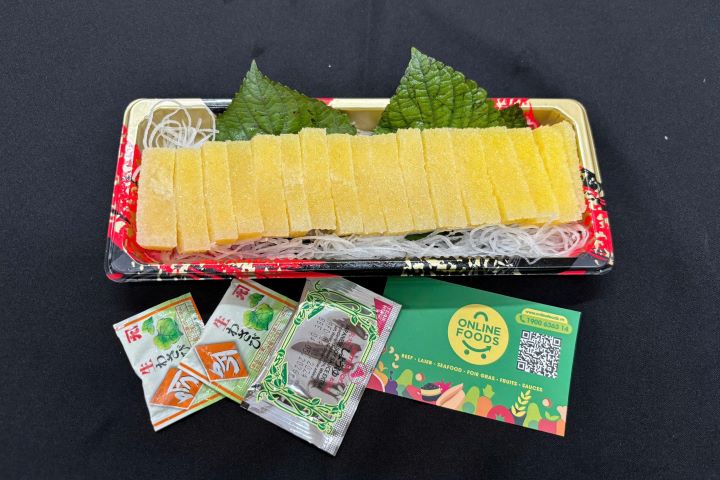Set sashimi 1 thanh cá trích ép trứng màu vàng  Nhật Bản